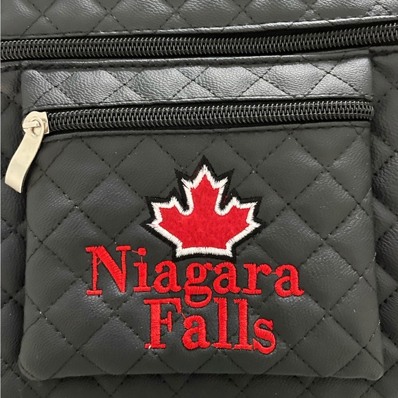 NIAGARA FALLS Crossbody Bag Pouch Unisex Black Faux Leather Red Maple Leaf - Picture 2 of 9